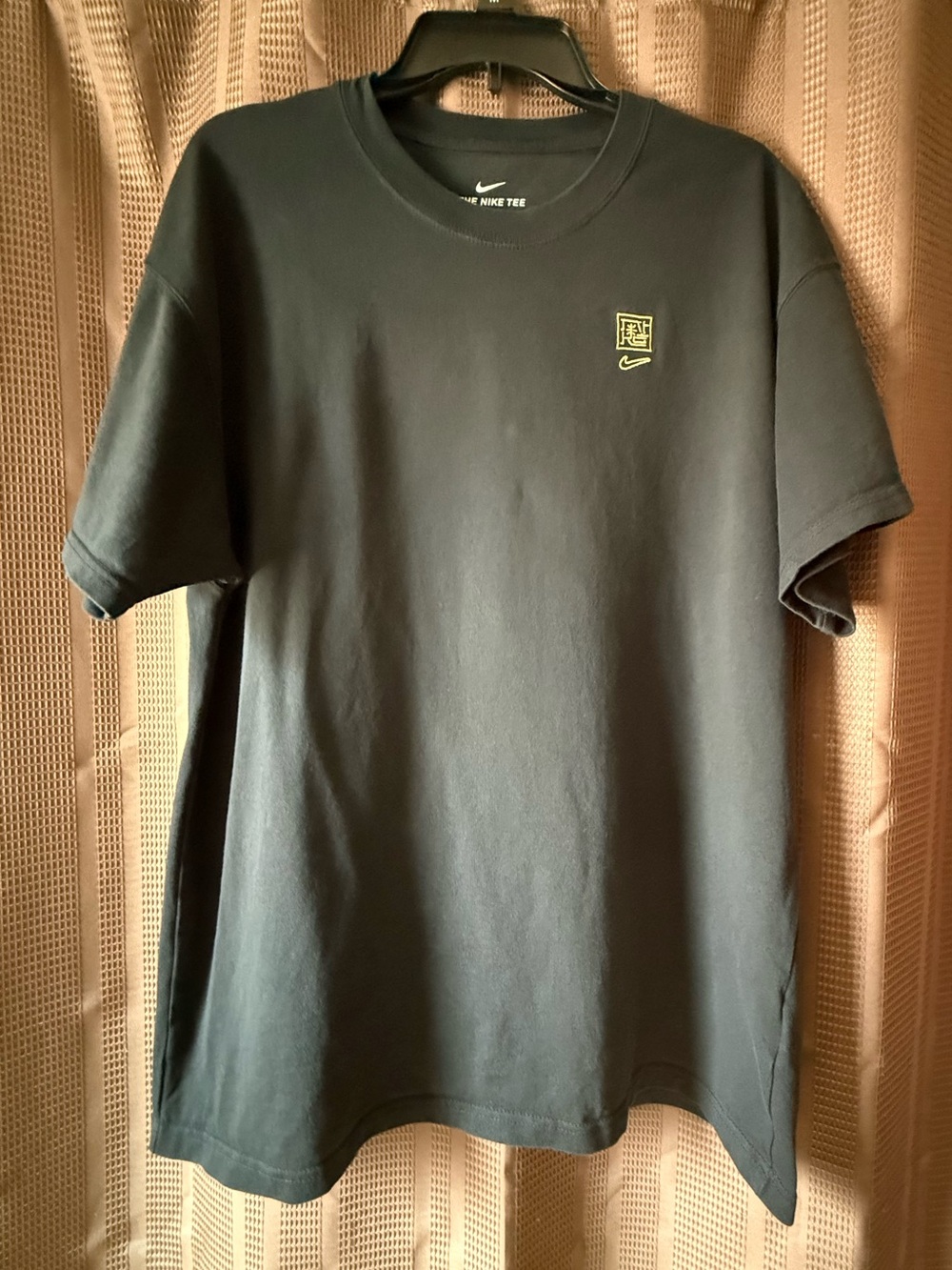 Nike Men’s Black Dragon and Tiger Max90 Bas Short Sleeve Tee with Gold Logo L